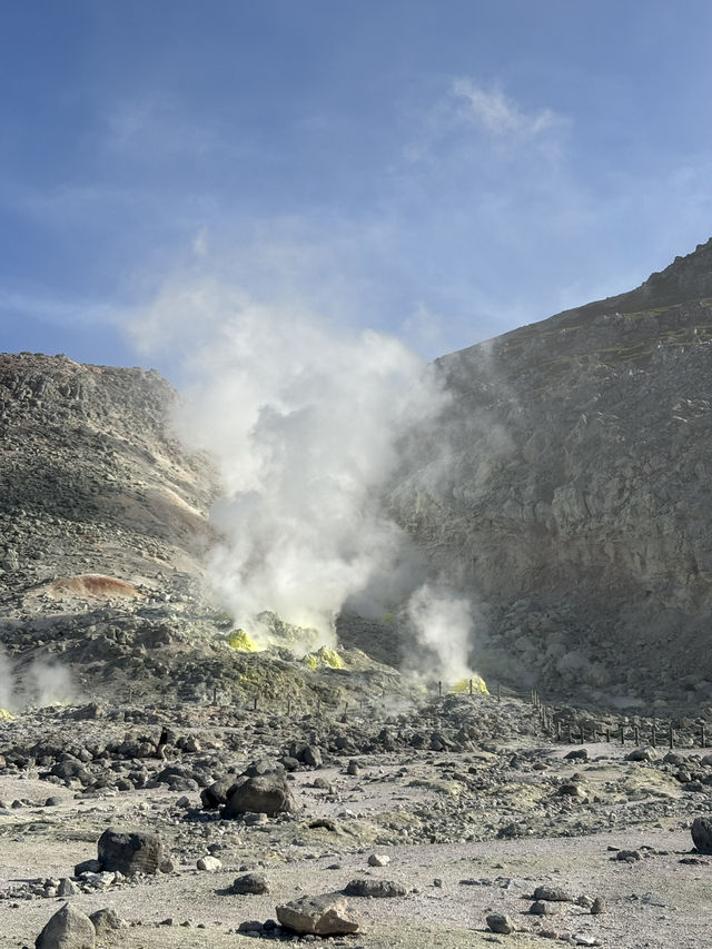 【硫黄山の大迫力】硫黄山の大迫力！噴煙と硫黄の香りを間近で体感しよう【北海道】