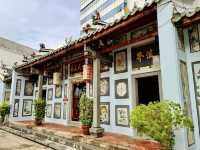 Johor Ancient Temple: Time Travel, Tiger Whispers & Legendary Laksa" 🐯🍜