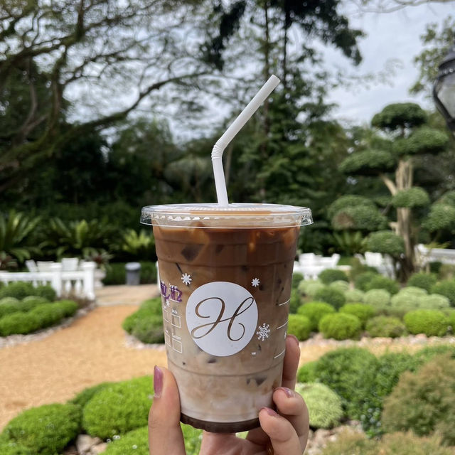 หลงคาเฟ่ จ.พัทลุง ดื่มด่ำกลางสวนอังกฤษ