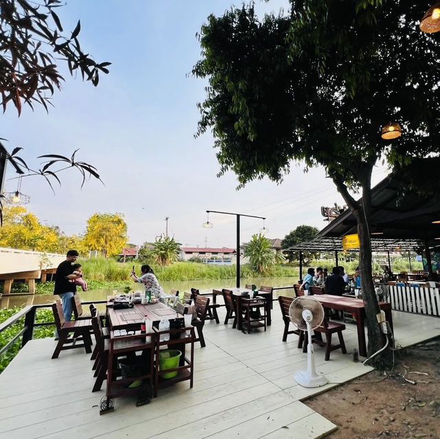 ร้านก็อร่อยแหนมเนือง – เวียดนาม-อีสาน-ไทย ริมน้ำ