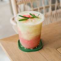 Something Journey : คาเฟ่และร้านอาหารริมทะเลสาบ