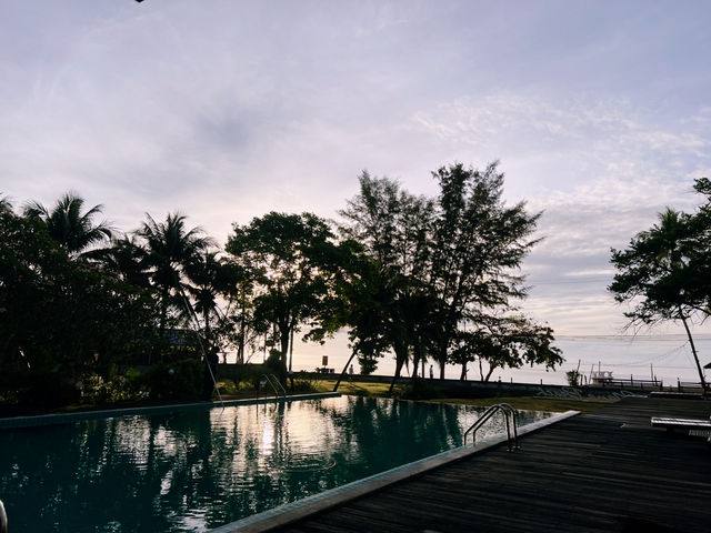 Nana Beach Hotel & Resort ชุมพร