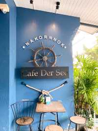 Charming lakeside cafe in Songkhla