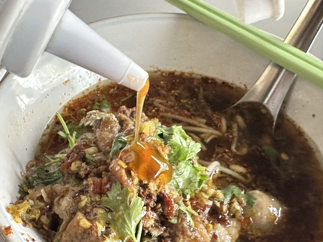 ป้าเจี๊ยบก๋วยเตี๋ยวเนื้อ(เจ๊กงัก) เจ้าแรกเมืองเพชร