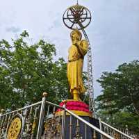 สักการะหลวงพ่อนรสิงห์และหลวงปู่หร่ำ เกสโร