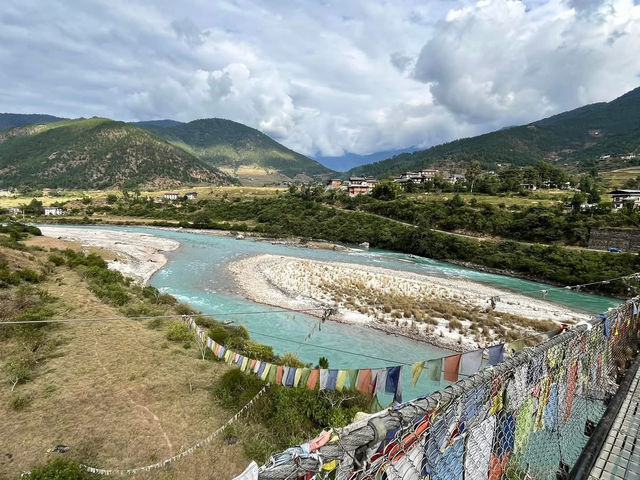 Punakha Suspension Bridge – Swaying Above the River 