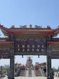 魔幻中國風建築——之💕高雄蓮池潭春秋御閣