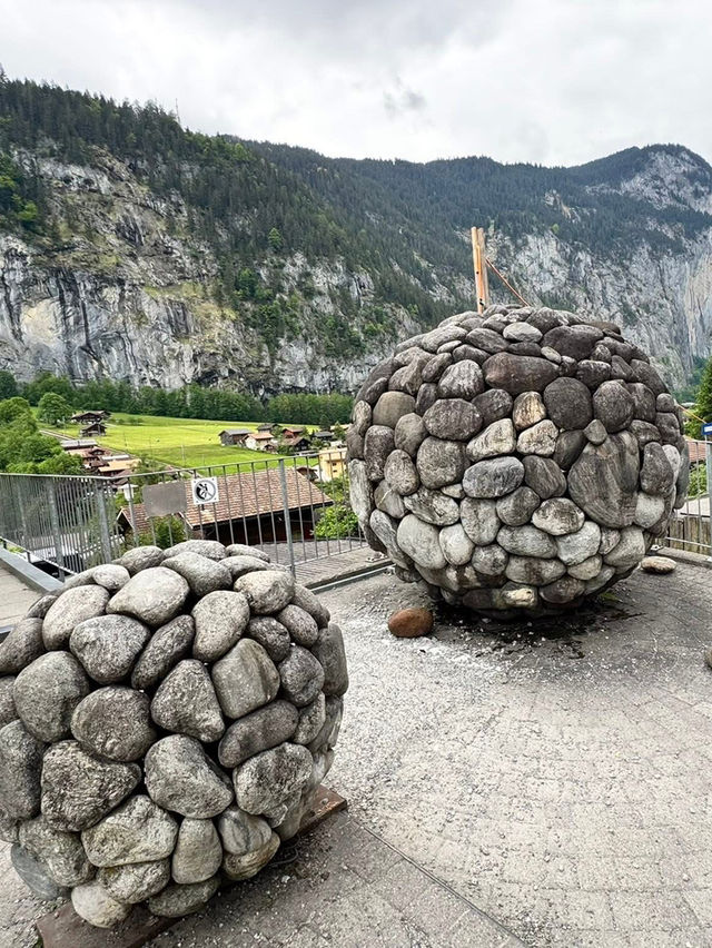 走訪瑞士知名的瀑布小鎮～勞特布龍嫩Lauterbrunnen