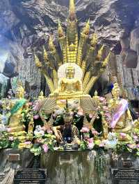 歴史と伝説が息づく寺院、ワット・マニウォンでタイの心に触れる。🐉🙏