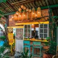 คาเฟ่และร้านอาหาร Vibe ดีริมสระบัวร่มรื่น