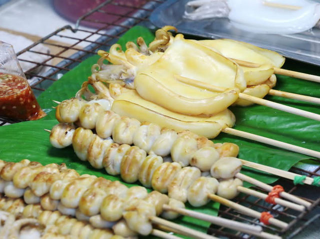 本場のタイ屋台グルメを満喫！クワンリアム水上マーケットで食の旅を。