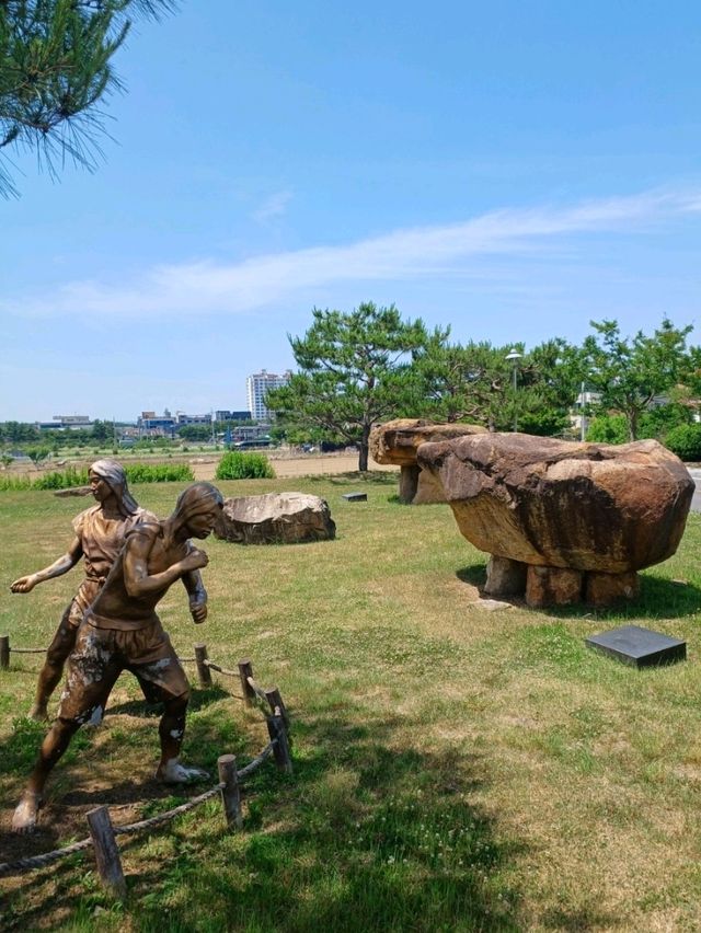 고대 숨결이 흐르는 야외 산책길