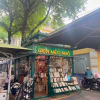 Book Street Hochiminh ถนนทั้งเส้นเต็มไปด้วยหนังสือ