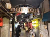 一秒穿越昭和年代！函館站前橫丁居酒屋老街夜晚魅力爆棚🍻🎌🌃 