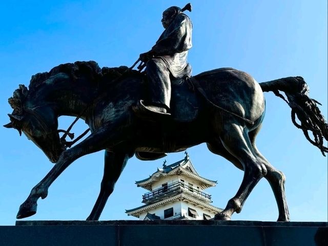 歴史と自然が織りなす魅力的な場所 – 今治城