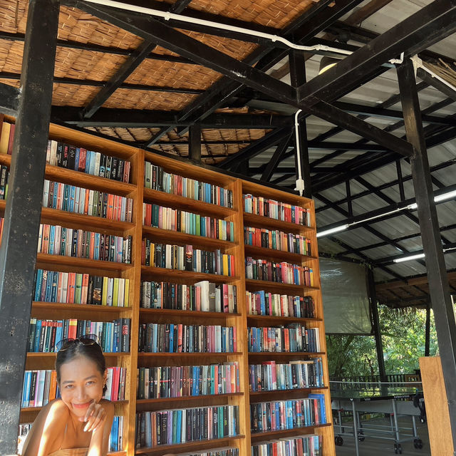 Booktree Library & Café คาเฟ่+ร้านหนังสือ ภูเก็ต