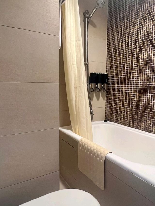🏨✨ Ramada Hong Kong Harbour View – Budget-Friendly with a Splash of Harbour Vibes