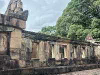 มนต์เสน่ห์ขอมโบราณกลางทุ่งอีสานใต้