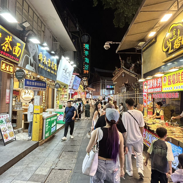Beachside Bohemia: A Solo Escape to Xiamen’s Artsy Zengcuo’an Village