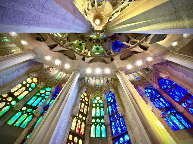Sagrada Família – Barcelona’s Iconic Masterpiece 🇪🇸⛪
