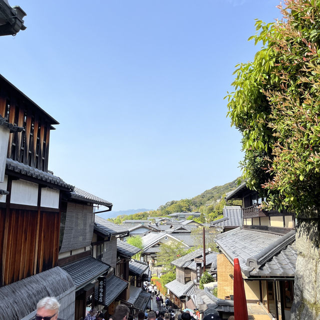 🍵⛩️🏮 Strolling Through Ninenzaka & Sannenzaka – Kyoto’s Timeless Slopes