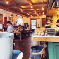 L I K E Cafe n Restaurant 