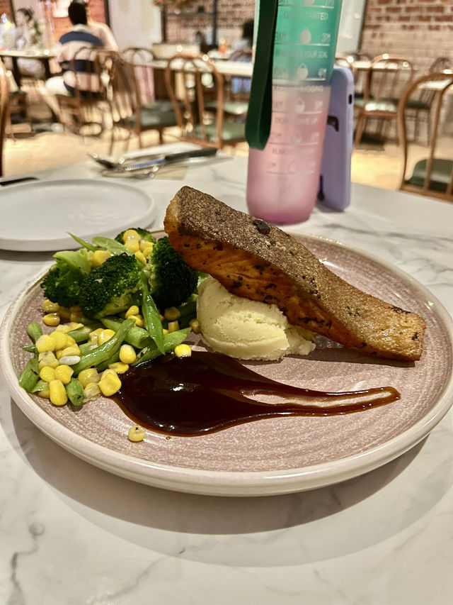 Dinner in a Daydream: Inside Blossom A Glassmansion