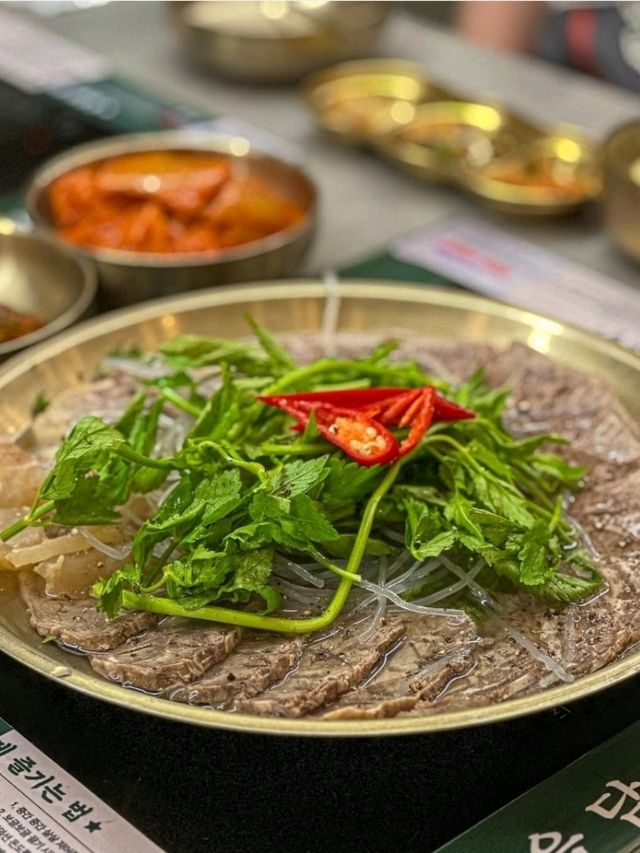 감칠맛 나는 수육과 바지락볶음🤤