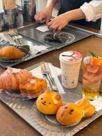 ☕️ MOONI Café – Seoul’s Prettiest Photo-Worthy Hideout in Apgujeong 📸🌸