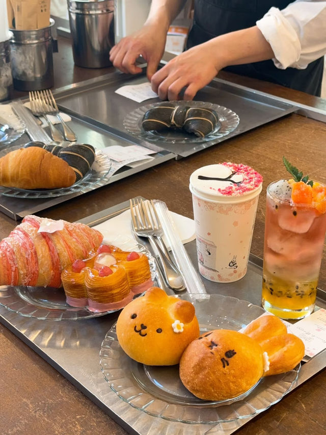 ☕️ MOONI Café – Seoul’s Prettiest Photo-Worthy Hideout in Apgujeong 📸🌸