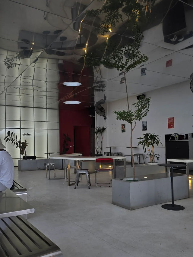 Caffeine Dreams: Discover Stainn Cafe’s Cozy Corner in Batam
