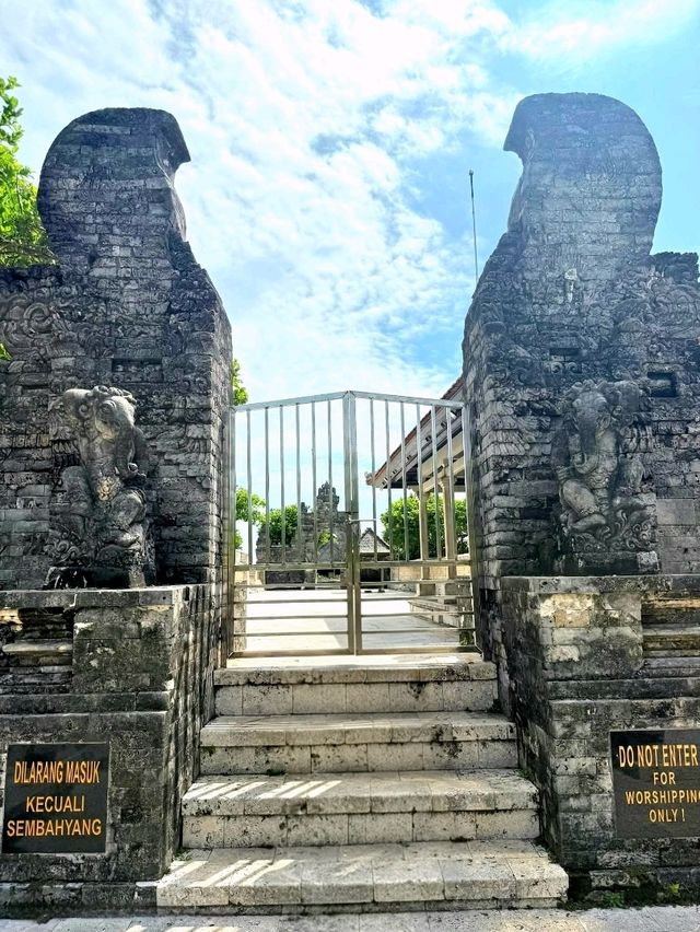 Uluwatu Temple – A Cliffside Treasure of Bali