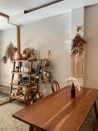 Guten Morgen: Jakarta’s Aesthetic Floral-Fueled Coffee Escape