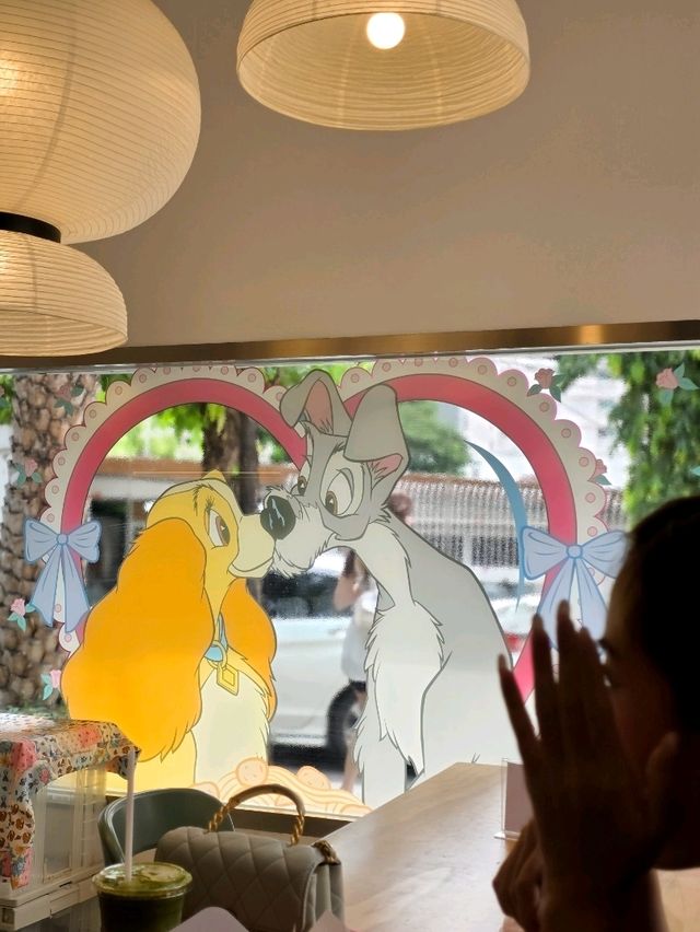 Donut Disturb คาเฟ่น่ารัก
