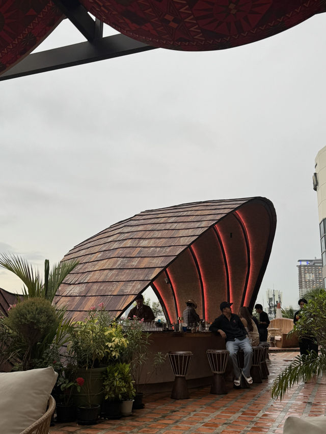 🌙 Moon Whale Pattaya – คาเฟ่สวยหรูริมทะเล