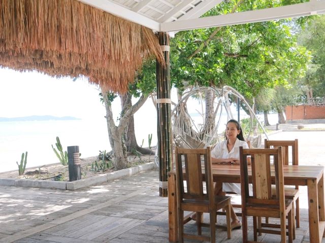 Holiday Specialty Coffee and Beach Bar 