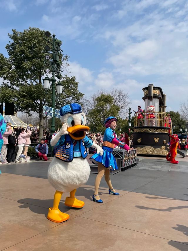 Big Fun for Little Feet: The Ultimate Shanghai Disneyland Guide for Kids