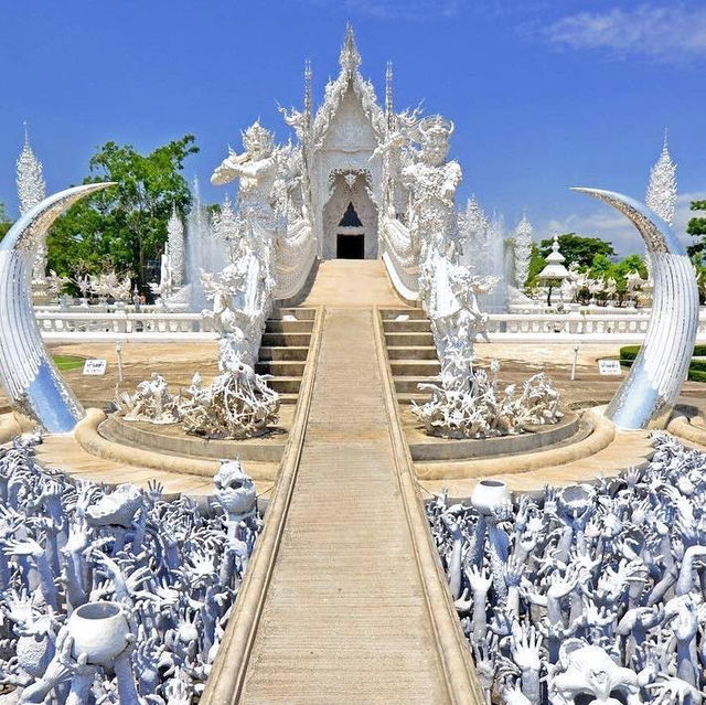 ✨🏯 *Wat Rong Khun: The Surreal White Temple of Chiang Rai* 🕊️🎨