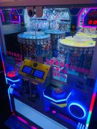 夜市中的遊戲機中心👍👍👍