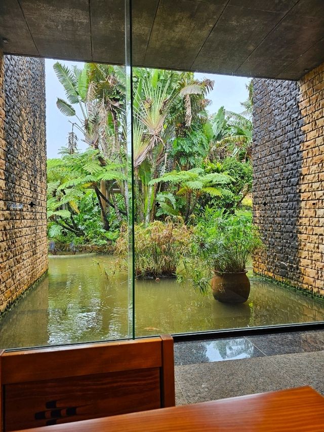 🍹南国カフェで一息、植物と海を感じるトロピカル時間。
