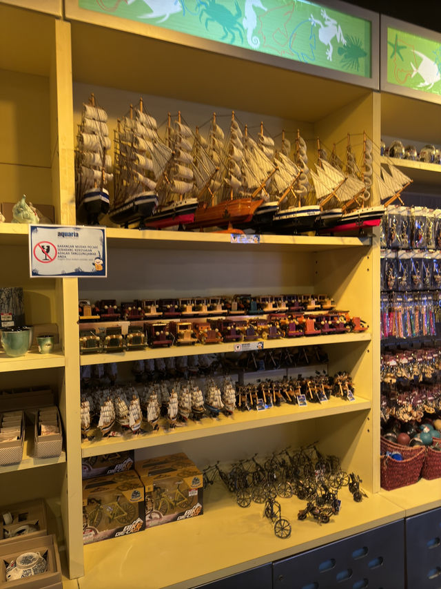 Don’t Skip the Souvenir Store at Aquaria KLCC 🐠🎁