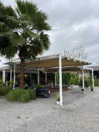 แวะพักจิบกาแฟชิคๆ ที่ Rico คาเฟ่ริมสุขุมวิท นายายอ