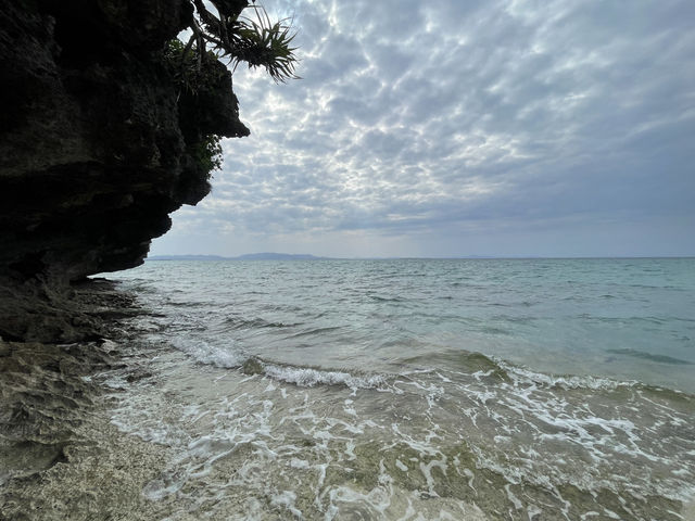 【ニャティヤ洞（にゃてぃやがま）｜沖縄・伊江島 「命を守りつないだ、静かな祈りの場」】