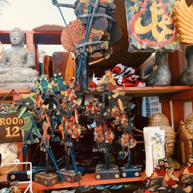 🛍️ Beringharjo Market: Yogyakarta’s Cultural & Shopping Paradise – Solo Traveler’s Guide 🛍️ Beringharjo Market: Yogyakarta’s Cultural & Shopping Paradise – Solo Traveler’s Guide