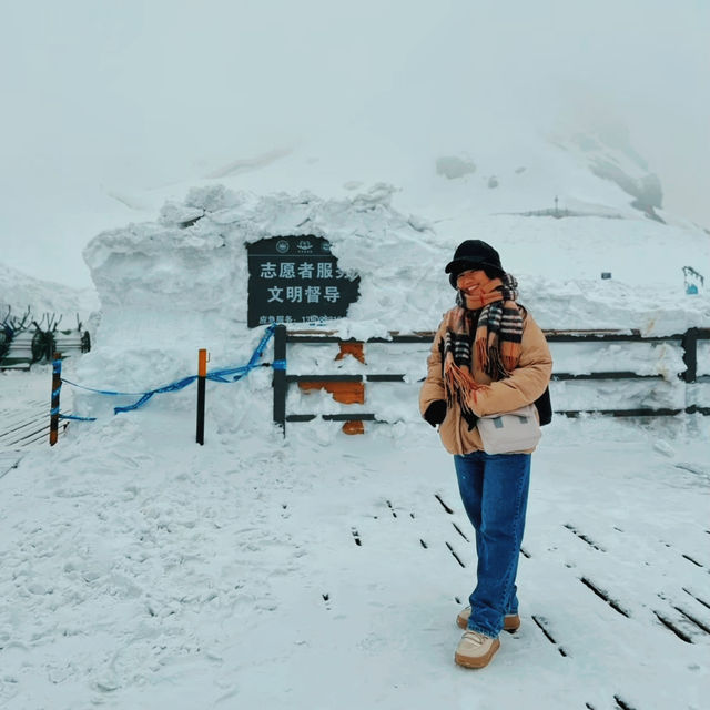 ภูเขาหิมะมังกรหยก (Jade Dragon Snow Mountain)