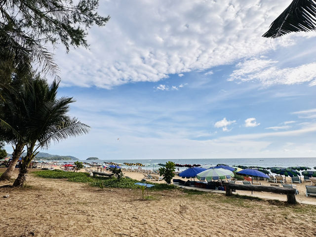 พักผ่อนสุดฟินที่หาดกะรน ความงามของทะเลภูเก็ต