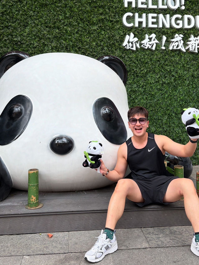 Chengdu Travel Diary: From Old Charm to Modern Glam 🐼🎋🧋🚂🍛