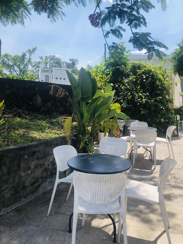 燈塔旁的一間小咖啡店☕️ 燈塔旁的一間小咖啡店☕️
