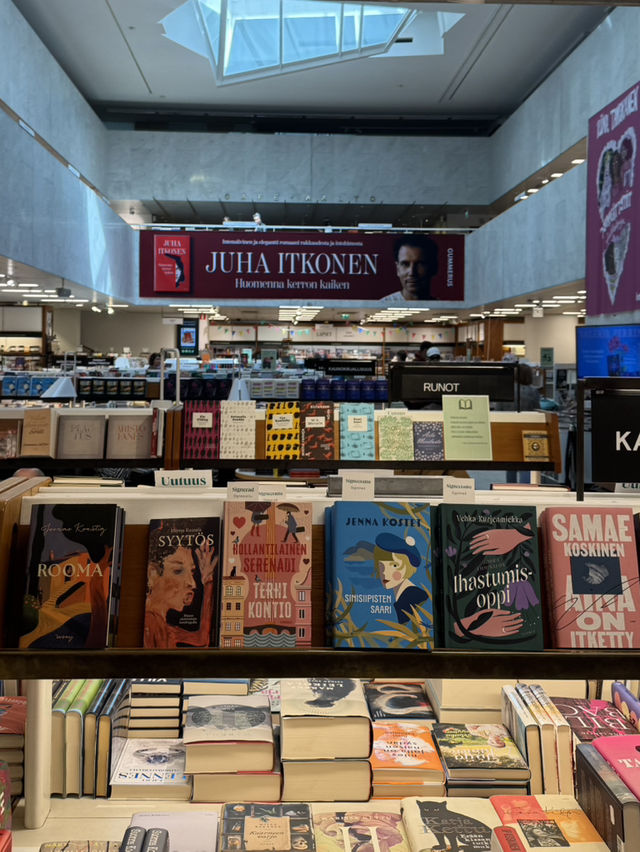 【ヘルシンキ】アカデミア書店 【ヘルシンキ】アカデミア書店