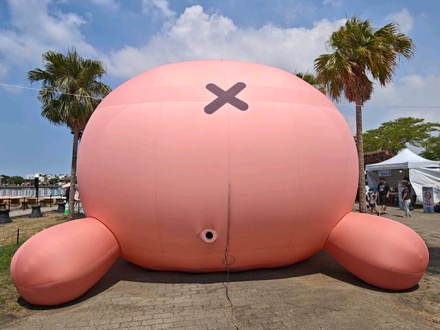 安平港灣的最萌療癒擔當#安平漁人碼頭「2025卡比胖拉出沒注意！臺南萌翻天」-臺南市安平區